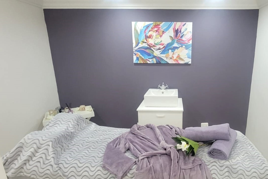 To Let Commercial Property for Rent in Jeffreys Bay Central Eastern Cape